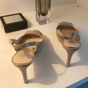 Nine West size 8M taupe Platform pumps